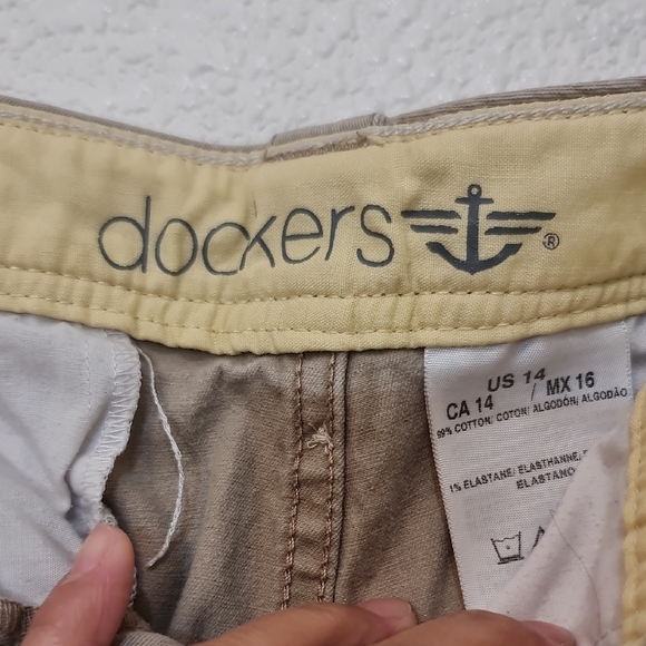 "Make Offer" Dockers Tan Casual Flat Front Shorts - Picture 2 of 3